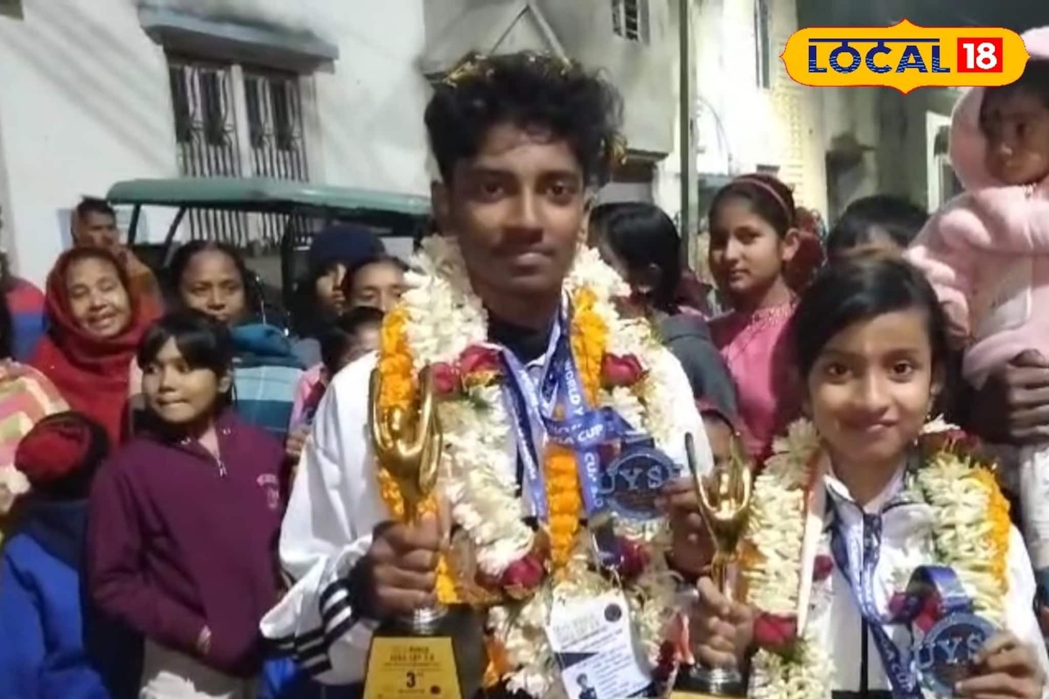 আন্তর্জাতিক যোগাতে জোড়া পদক জেলায়! সমাপ্তি ও রোহনের সাফল্যে খুশির হাওয়া