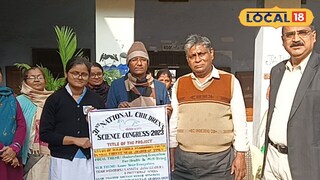 বিদ্যালয়ের প্রাঙ্গণে অঙ্কিতা জানা