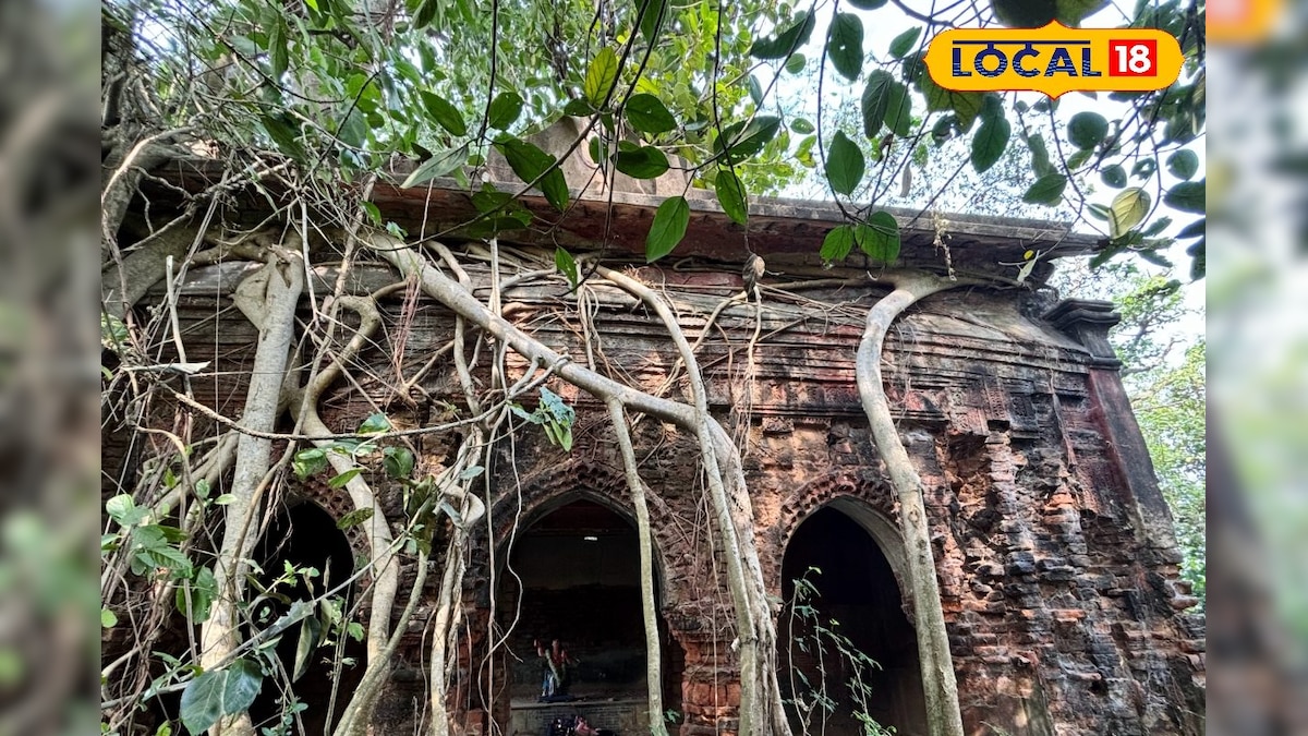 পথের ধারে সারি সারি ঘর-বাড়ি-মন্দির আজ শূন্য! সাজানো অথচ জনহীন গ্রাম যেন হাঁ করে গ্রাস করতে আসছে! কারণ জানলে থ’ হয়ে যাবেন east bardhaman village got deserted due to erosion of ajay river