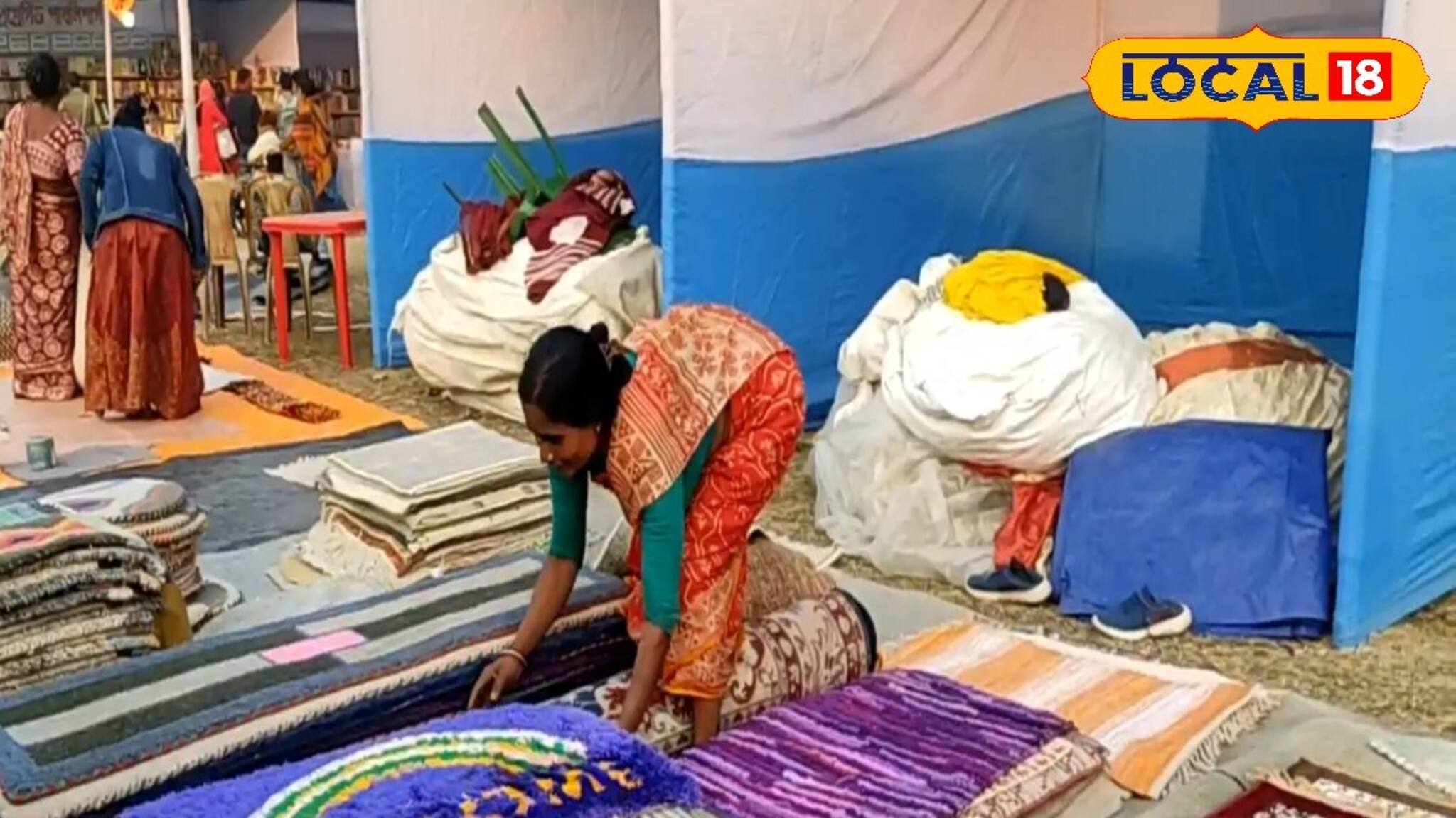 ৫ হাজার থেকে ১ লাখ! হরেক রকম কার্পেট বানিয়ে এই গ্রামের নামই এখন কার্পেট গ্রাম