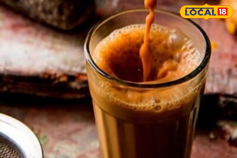 কালো চায়ের পাতা দিয়ে কাঠের আসবাবের পালিশ আরও চমকানো যায়। ব্যবহারের পর চা পাতা কাঠের চেয়ারে একবার বুলিয়ে নিন। তারপর শুকনো কাপড় দিয়ে মুছে নিন। দেখবেন চমক!  