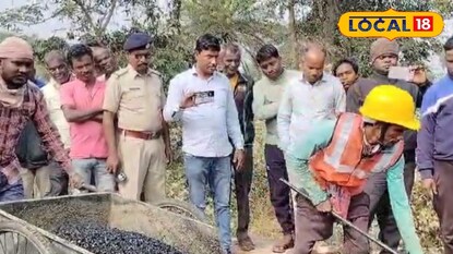 বর্জ্য প্লাস্টিক দিয়ে রাস্তা নির্মাণ হচ্ছে বেলপাহাড়িতে