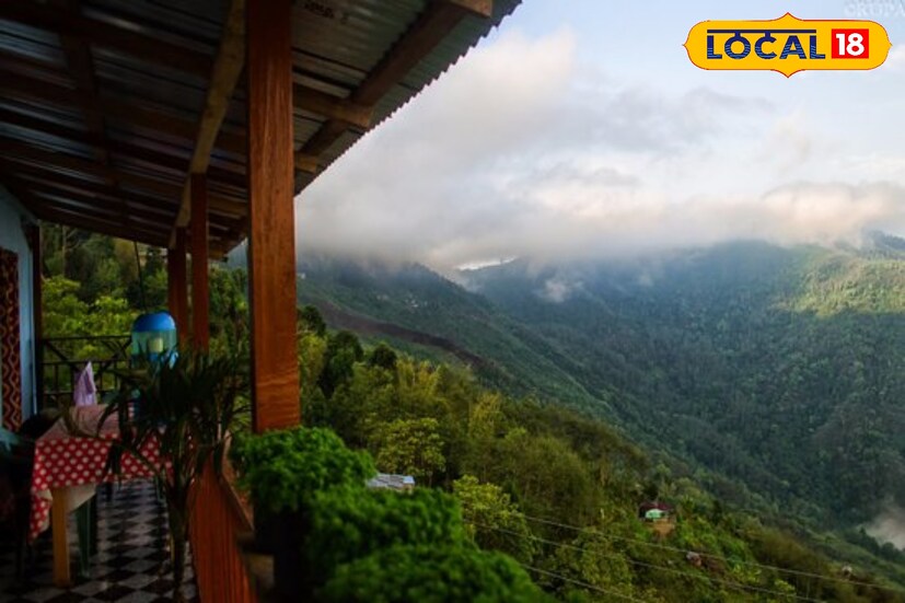 *রামধুরা থেকে একাধিক ট্রেকিং রুট আছে। জঙ্গলের মধ্য দিয়ে পায়ে চলা পথ। চারপাশে কুয়াশার রহস্যময়তা। দূরের জিনিস ভাল করে বোঝা যায় না। আর এটাই ম্যাজিক রামধুরার।