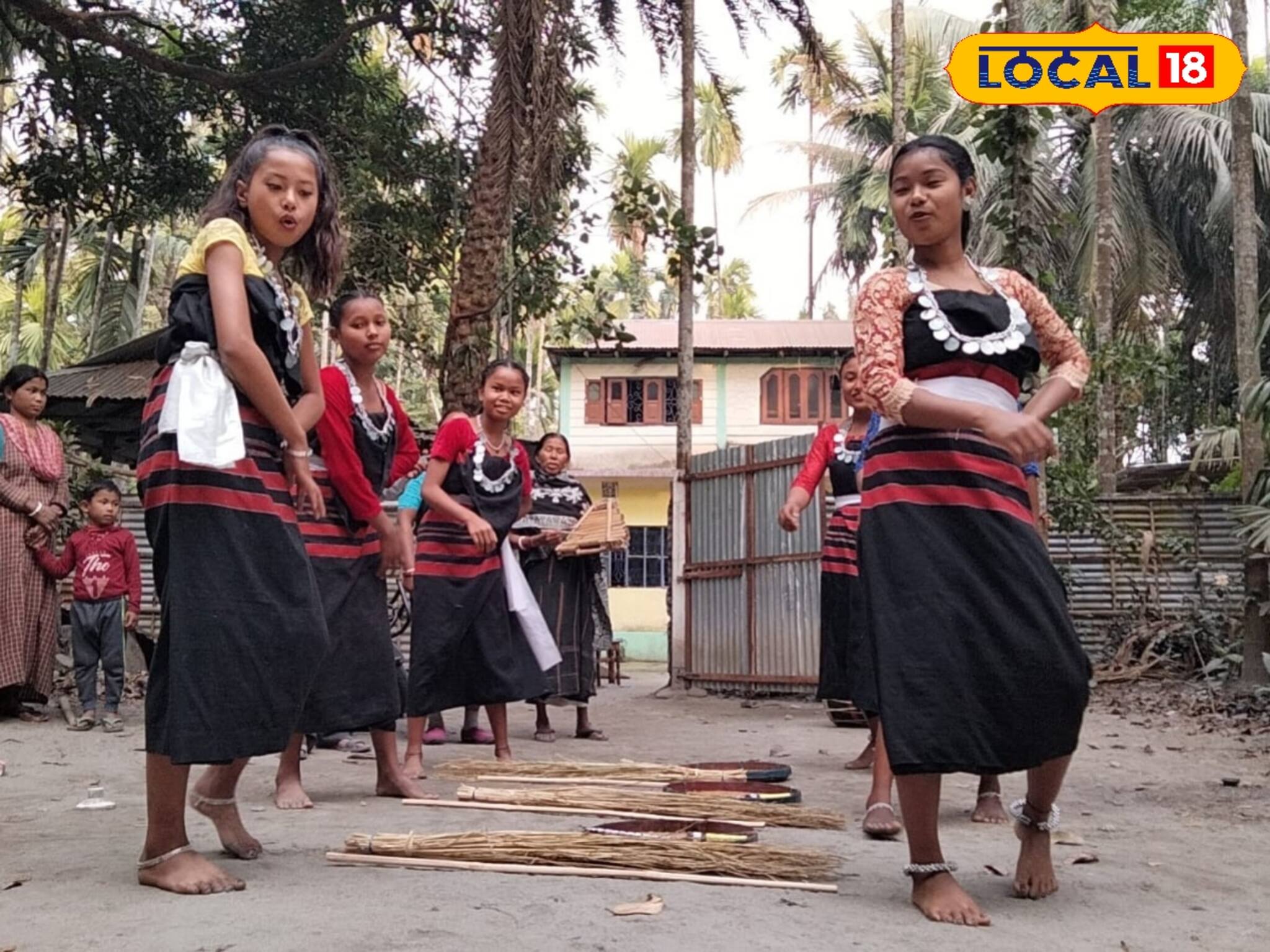 অস্তিত্ব রক্ষার তাগিদে আজও লড়াই চালিয়ে যাচ্ছেন ধিমাল জনজাতি মানুষেরা