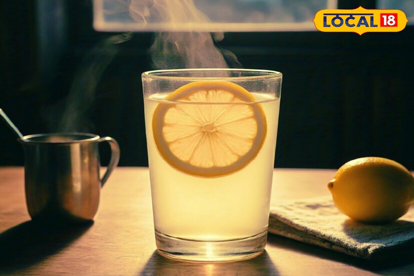 হালকা গরম জলে লেবুর রস মিশিয়ে নিয়ে রোজ সকালে পান করা ভাল। এই পানীয় শরীরকে হাইড্রেট রাখে। এছাড়া লেবুর জলে থাকা ভিটামিন-C ত্বকের জেল্লা বাড়িয়ে তোলে।
