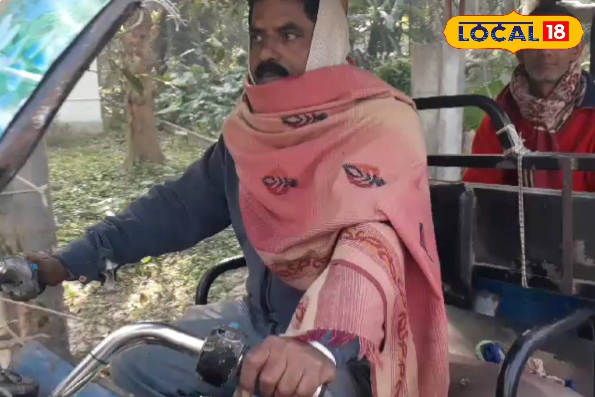 বিলাসবহুল জীবন নয়, সকাল-বিকাল টোটো চালিয়ে পঞ্চায়েত সামলান উপপ্রধান