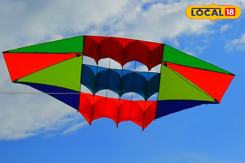 মকর সংক্রান্তিতে ঘুড়ি ওড়ানোর প্রথা রয়েছে আমাদের দেশে। তবে জানেন কি সিঙ্গাপুরেও ওড়ানো হয় ঘুড়ি তবে তা নববর্ষের দিনে। দেখে নিন সিঙ্গাপুরের বিভিন্ন ধরনের সৌখিন ঘুড়ি। যা দেখলে চোখ ধাঁধিয়ে যাবে আপনারও! ছবি ও তথ্য: মৈনাক দেবনাথ 