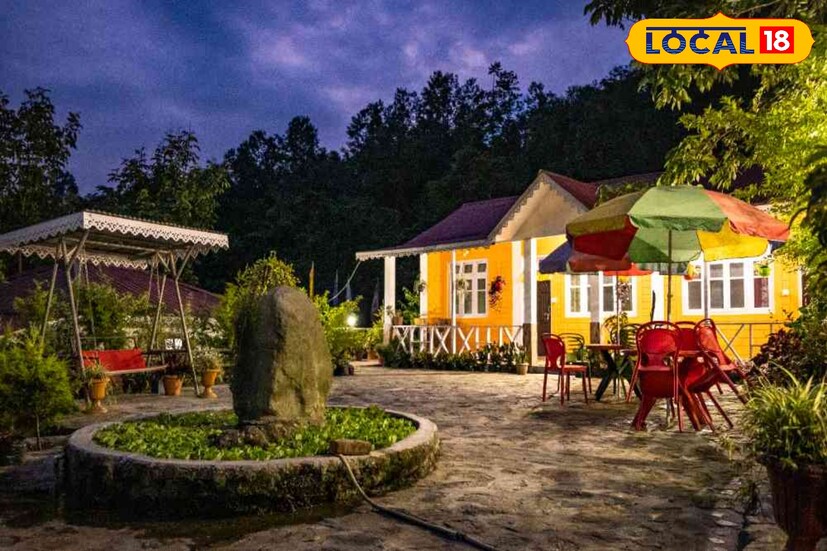 দার্জিলিংয়ে আর ভিড় না বাড়িয়ে বরং ঘুরে আসুন পাশের এই ছোট্ট গ্রামে। একেবারে অজানা জায়গা এটি। নাম লাবদা আর শিকসিন গ্রাম। লাবদা গ্রামে এলে ফুলের বাহার মন ভরিয়ে দেবে। তার সঙ্গে পাইনের জঙ্গল।