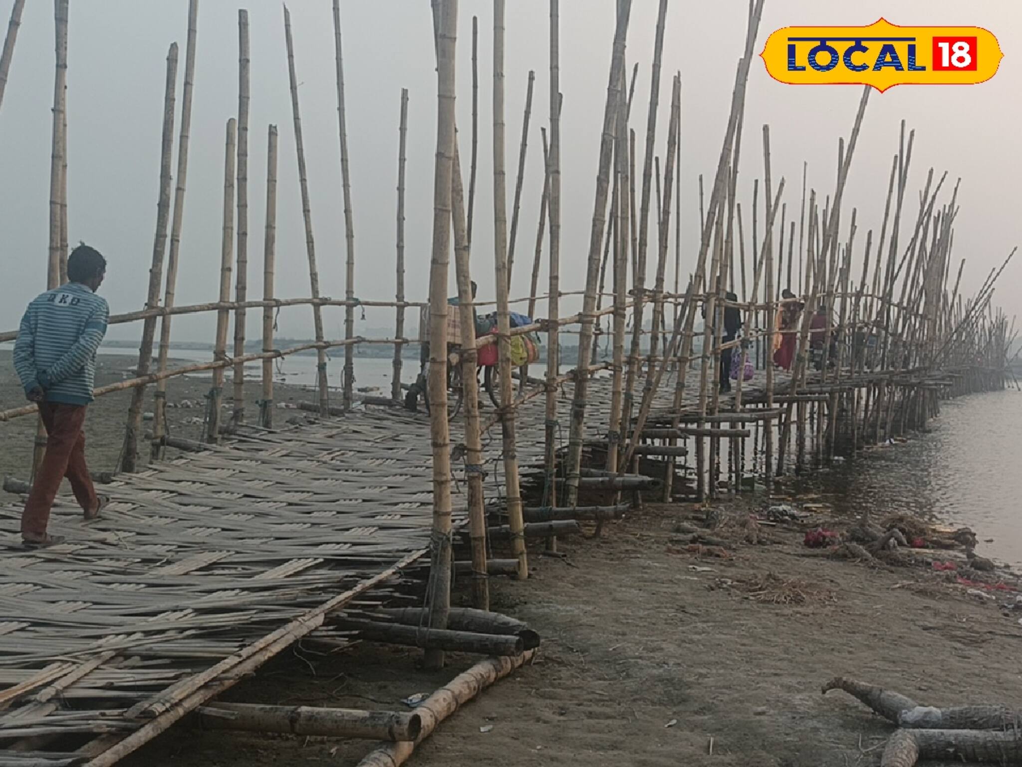 'আর নয় বাঁশের সাঁকো, তোর্সা নদীতে এবার চাই স্থায়ী ব্রিজ', দাবি স্থানীয়দের
