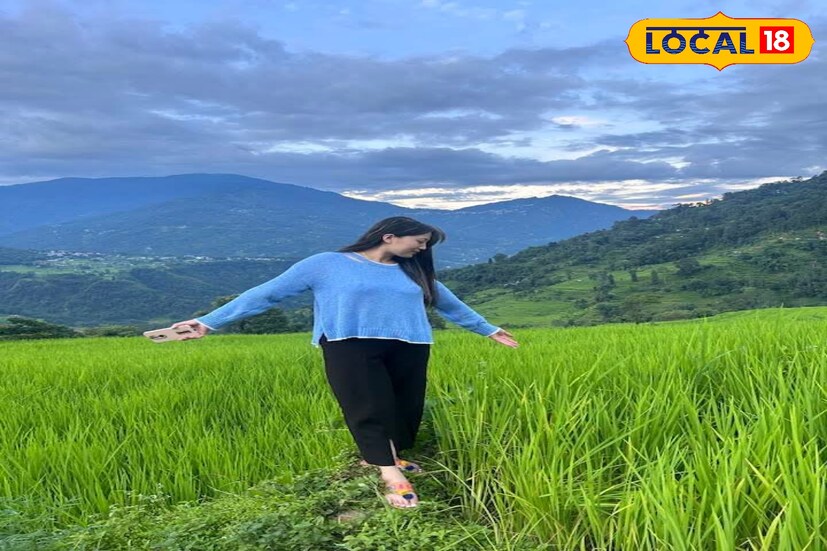 *শিলিগুড়ি থেকে এই গ্ৰামের দূরত্ব প্রায় ১০২ কিলোমিটার মত। কাজেই শিলিগুড়ি থেকে এই জায়গায় আসতে কিছুটা সময় লাগবে। আবার শিলিগুড়ি থেকে সোজা দার্জিলিং কোনও শেয়ার গাড়িতে এসে সেখান থেকে পৌঁছে যান ডেস্টিনেশনে। এবার পুজোর ছুটিতে না হয় ঘরের কাছের এই স্বর্গ থেকে ঘুরে আসুন।