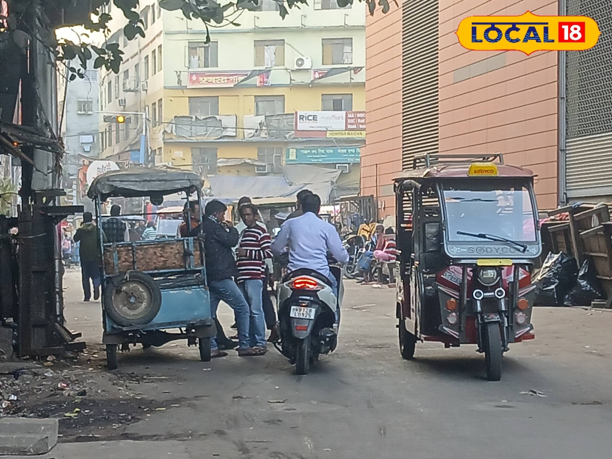 এবার কি বন্ধ হয়ে যাবে টোটো আর ই- রিকশা? বড় নির্দেশ পরিবহণ মন্ত্রীর! তুমুল শোরগোল শুরু