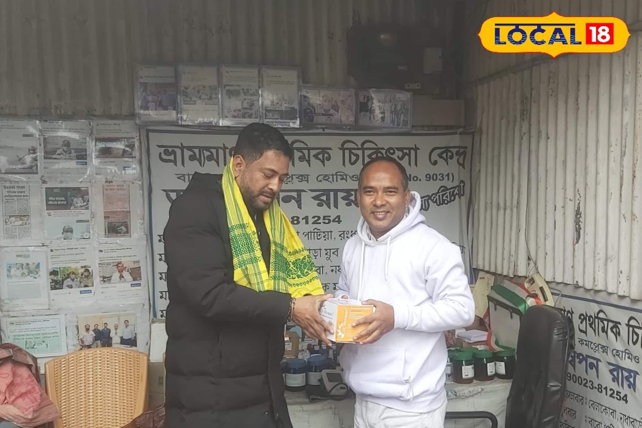 টিনের চালের ঘরে থাকেন! তবু বিনে পয়সায় চিকিৎসা করেন! ২৩ বছর পরিষেবা দেন গরীবের ডাক্তার