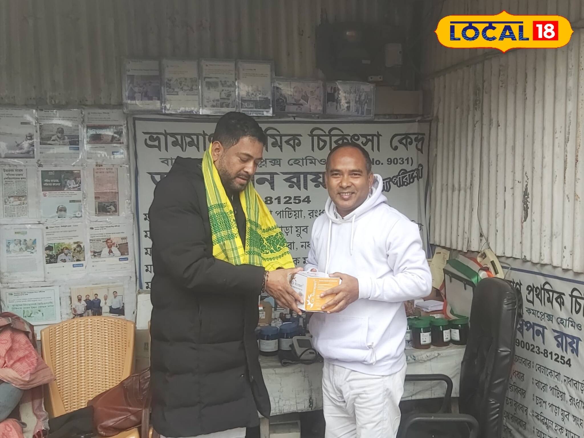 টিনের চালের ঘরে থাকেন! তবু বিনে পয়সায় চিকিৎসা করেন! ২৩ বছর পরিষেবা দেন গরীবের ডাক্তার