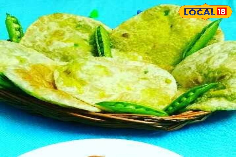 প্রথমে চারবাটি ময়দা, পরিমাণ মতো নুন আর ঘি দিয়ে ভাল করে মেখে নিতে হবে। অল্প অল্প জল দিয়ে তৈরি করতে হবে ডো। বানিয়ে নিতে হবে। এরপর কড়াইশুটি ৫০০ গ্রাম ছাড়িয়ে নিতে হবে।