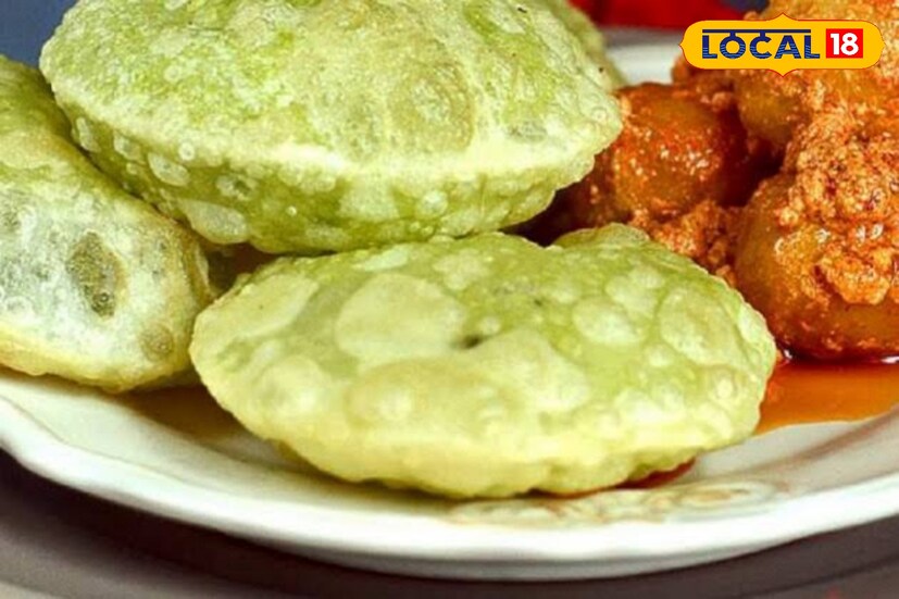 কড়াইশুঁটির পুর গোল গোল বলের আকারে গড়ে ময়দার লেচি কেটে ওর মধ্যে পুর ভরে দিতে হবে। এবার ছাঁকা তেলে ভেজে নিলেই তৈরি হয়ে যাবে কড়াইশুঁটির কচুরি। 