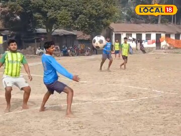 মাঠে