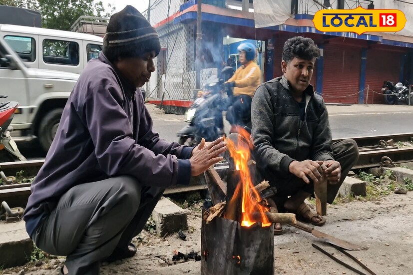 *হাওয়া অফিসের পূর্বাভাস অনুযায়ী, বৃষ্টির পরেই ফের একবার হাড় কাঁপানো ঠান্ডায় কাঁপবে গোটা উত্তর বঙ্গবাসী। পাশাপাশি বৃষ্টির মাঝেই  শৈলশহরে তুষারপাতের সম্ভাবনা, জারি রয়েছে ঘন কুয়াশার এলার্ট। শীত থেকে বাঁচতে গায়ে জড়িয়েছে মোটা শীতবস্ত্র।