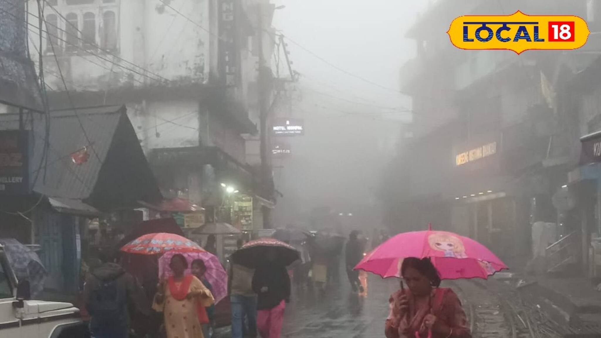 রোদের দেখা নেই, ঘন কুয়াশায় কাঁপছে পাহাড়! ঠান্ডা সঙ্গে বৃষ্টির পূর্বাভাস শৈল শহরে