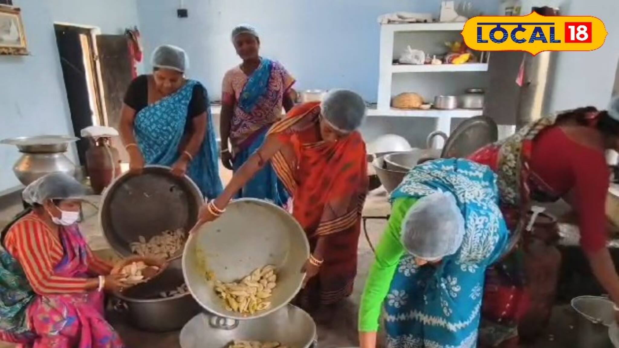 মিড-ডে মিলে পাটিসাপটা থেকে দুধপুলি, হুগলির স্কুলে হচ্ছেটা কী? জানলে অবাক হবেন