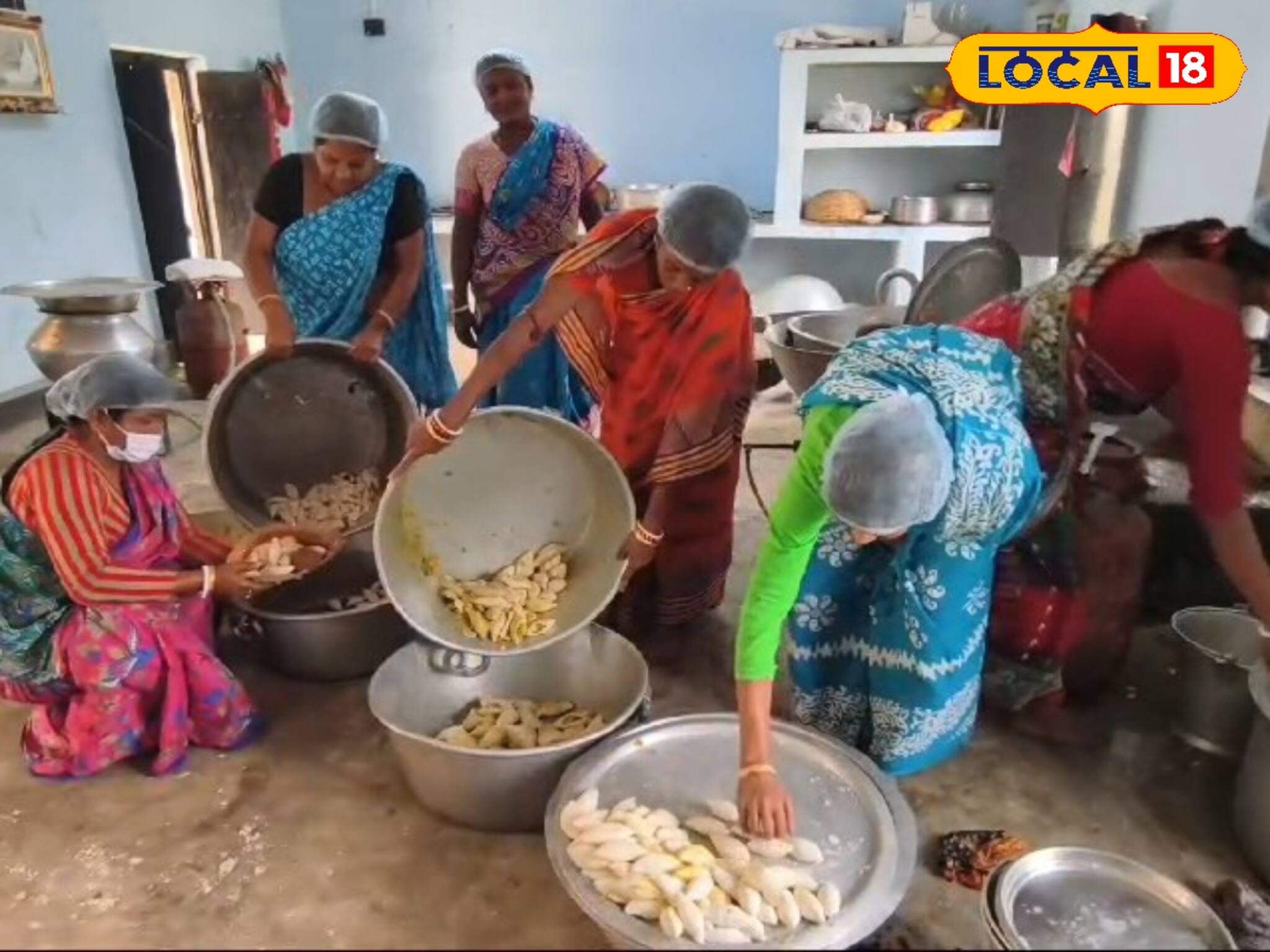 মিড-ডে মিলে পাটিসাপটা থেকে দুধপুলি, হুগলির স্কুলে হচ্ছেটা কী? জানলে অবাক হবেন
