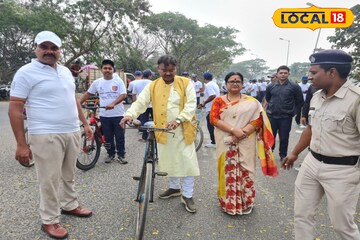 গাড়ি ছেড়ে সাইকেল চালাচ্ছেন মন্ত্রী ও পুলিশ সুপার ! ব্যাপারটা কী? গাড়ি ছেড়ে সাইকেল চালাচ্ছেন মন্ত্রী ও পুলিশ সুপার ! ব্যাপারটা কী?