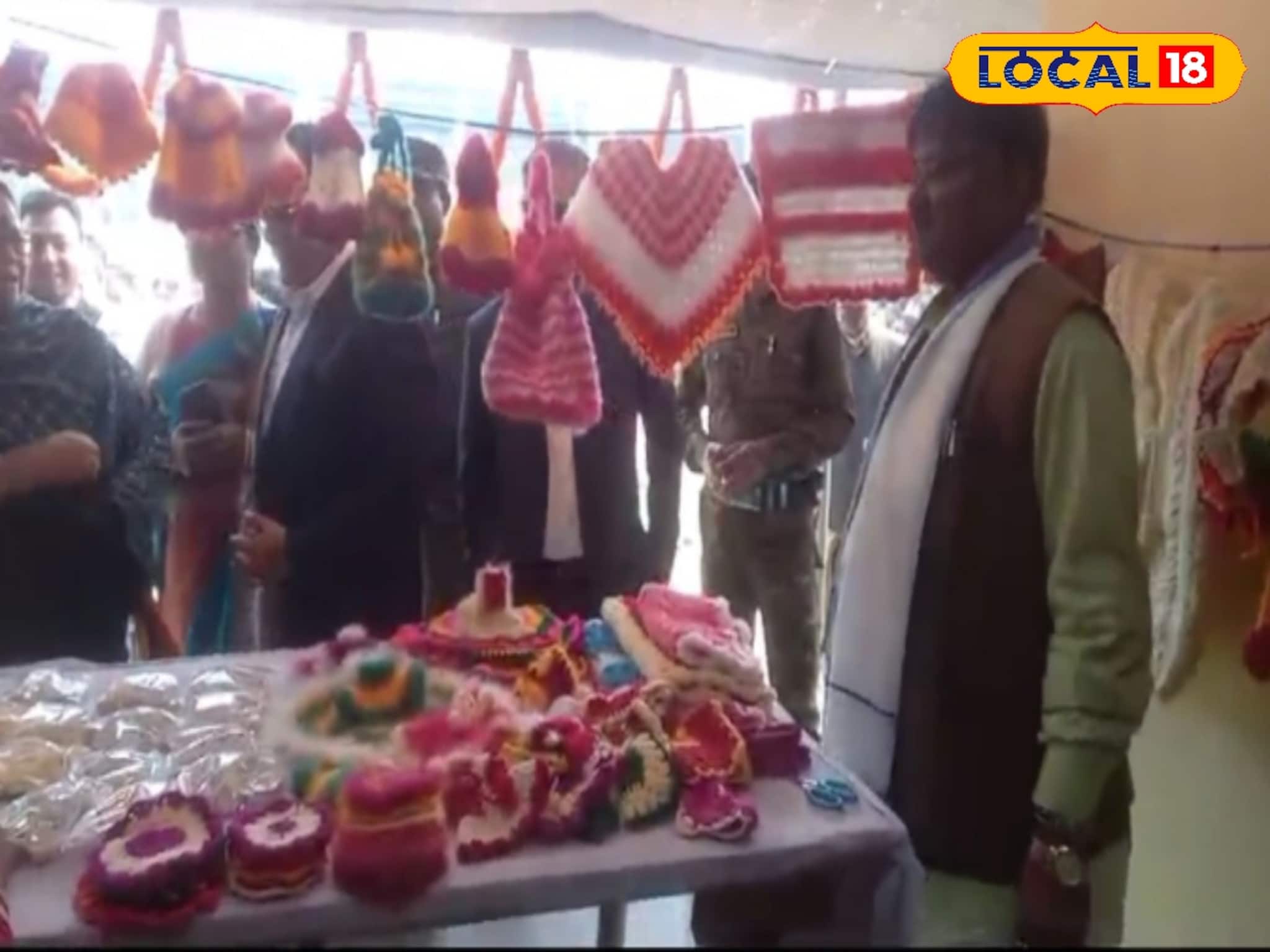 সরস্বতী পুজোর আগেই কেনাকাটার দুর্দান্ত সুযোগ! শাড়ি, প্রসাধনী, একেবারে কম মিলছে সবকিছুই