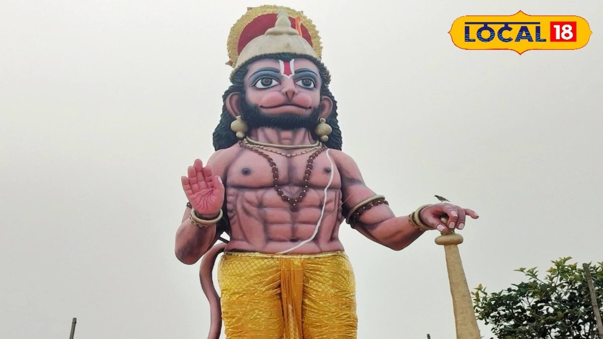 বাংলাদেশে অশান্তির মাঝেই বাংলাদেশ সীমান্তে বিশাল বজরঙ্গবলী, চমকে দিলেন সীমান্তবাসীরা