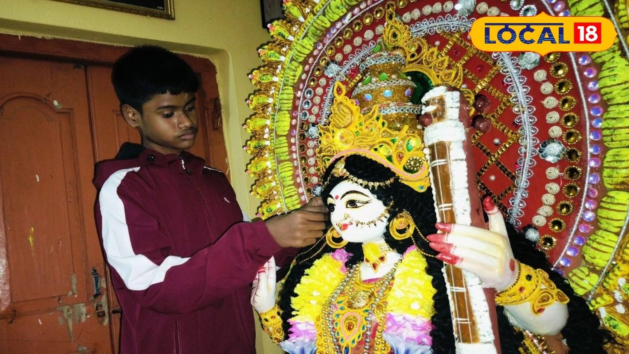 মাত্র ৮ বছর বয়স থেকে মূর্তি গড়া শুরু, ১১টা  প্রতিমার বরার পেল অষ্টম শ্রেণির রাজদীপ