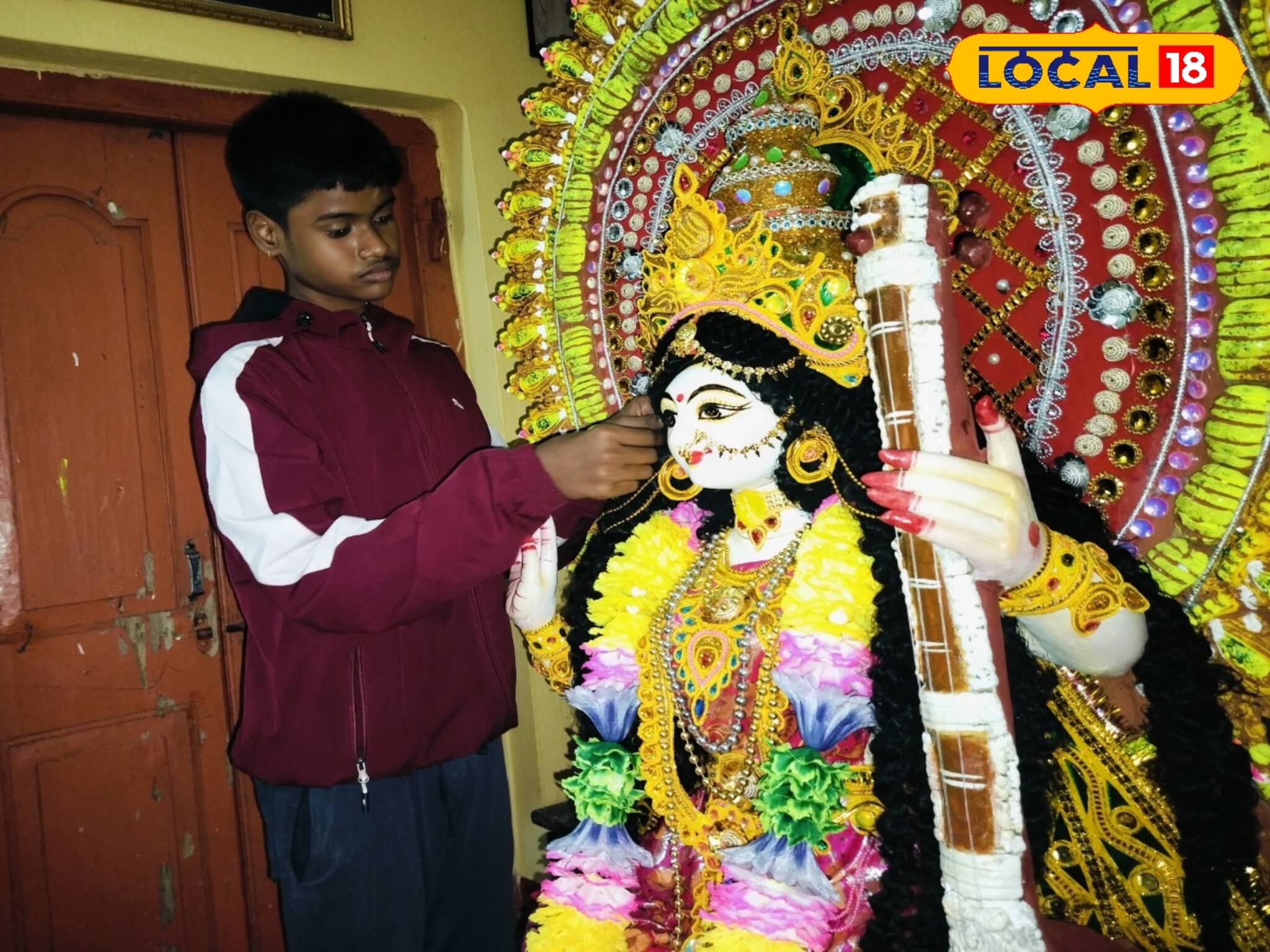 মাত্র ৮ বছর বয়স থেকে মূর্তি গড়া শুরু, ১১টা  প্রতিমার বরার পেল অষ্টম শ্রেণির রাজদীপ