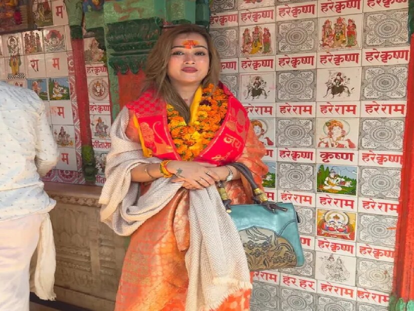  এবার তিনি মহাকুম্ভের মাধ্যমে ঈশ্বরের আরাধনা করতে চেয়েছিলেন। কিন্তু মানুষের প্রতিক্রিয়ার কারণে তিনি এখন মহাকুম্ভ থেকে ফিরে যাওয়ার সিদ্ধান্ত নিয়েছেন। এরই মধ্যে হর্ষার জটা লাগানোর ভিডিও সোশ্যাল মিডিয়ায় ভাইরাল হয়েছে।  