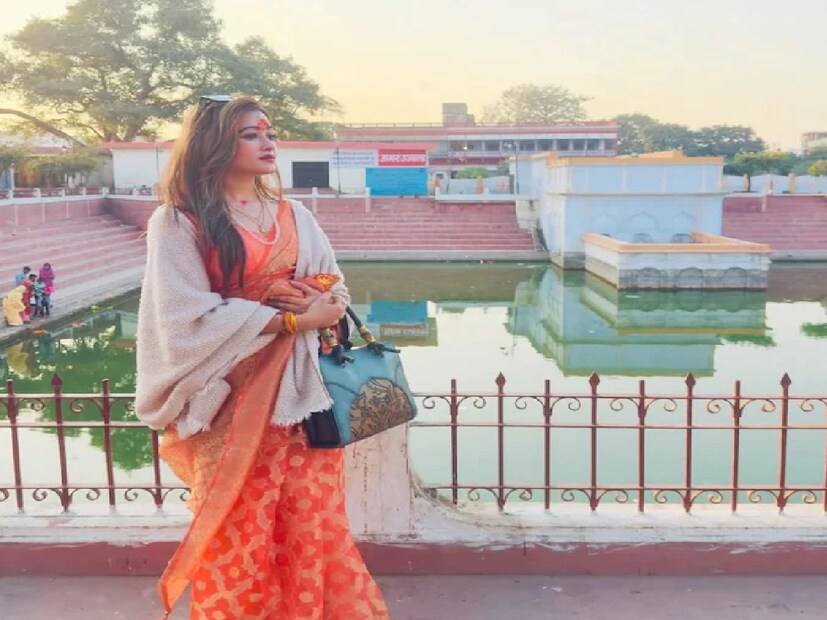 হর্ষার ভিডিও ভাইরাল হওয়ার পর অনেকেই তাঁর সমালোচনা করেছেন, "সাধ্বী না ছাই! আসল চেহারা ফাঁস হয়ে গিয়েছে।" তবে অনেকেই সমর্থনও জানিয়েছেন। অনেকেই বলেছেন, যদি কেউ সংসার না ত্যাগ করেও ঈশ্বরের আরাধনা করতে চান, তবে তাতে দোষের কী? একজন লিখেছেন, কেন এত কৌতূহল অন্যের ব্যক্তিগত জীবনে? আজ কি মানুষের এতই ফুরসত?   