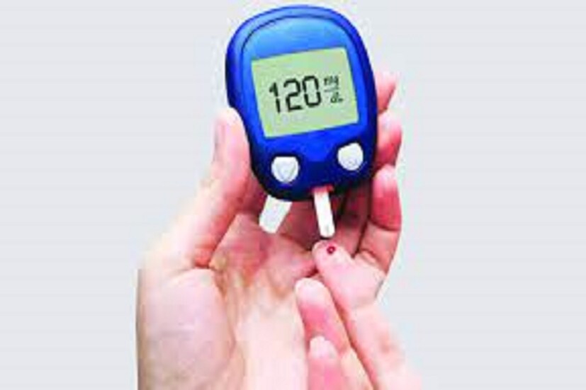 এরই সঙ্গে বেশি পরিমাণে জলপান করলে শরীরে জলের সমতা বজায় থাকে ৷ এতে সুগারের স্তর অতি সহজেই নিয়ন্ত্রিত হতে পারে ৷ প্রতীকী ছবি ৷