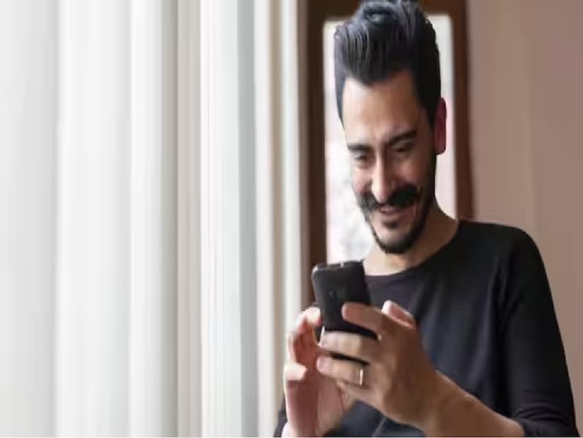 ২০২৫ সালের মে মাসের রিপোর্ট বলছে, ভারতে এখন মোবাইল ব্যবহারকারীর সংখ্যা ১.০৮ বিলিয়ন।  রিলায়েন্স জিও ব্যবহার করছেন ৫.৫ মিলিয়ন নতুন সক্রিয় গ্রাহক। এর ফলে বাজারে তাদের অংশীদারিত্ব বেড়ে দাঁড়িয়েছে ৫৩ শতাংশে। এয়ারটেল ১.৩ মিলিয়ন নতুন ব্যবহারকারী পেয়েছে। 