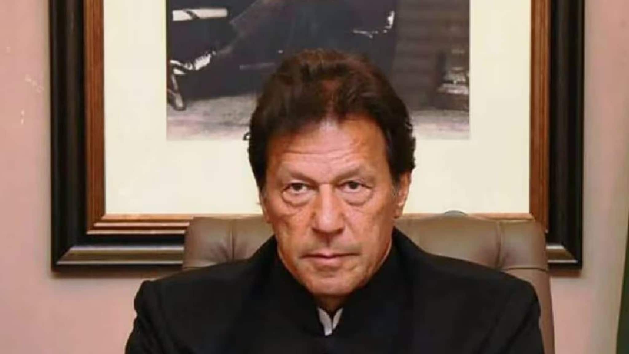 Imran Khan: ডান চোখের ৮৫ শতাংশ দৃষ্টিশক্তি হারিয়েছেন! অসুস্থ ইমরানকে এবার আদিয়ালা থেকে স্থানান্তর করা হতে পারে ইসলামাবাদ জেলে, এল বড় আপডেট