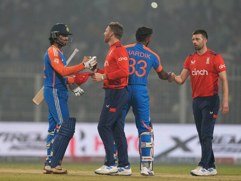 চতুর্থ ম্যাচে ফের একবার সিরিজ জয়ের হাতছানি সূর্যকুমার যাদবের দলের সামনে। অপরদিকে, সিরিজে সমতা ফেরানোর সুযোগ জস বাটলারদের সামনে। তবে ভারতের সামনে শেষ ম্যাচ পর্যন্ত সিরিজ জয়ের সুযোগল থাকলেও, ব্রিটিশদের কাছে সব ম্যাচই ডু অর ড্রাই।