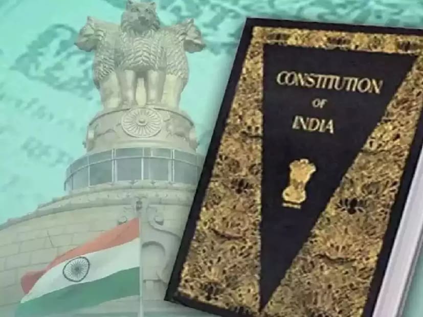 ভারতের সংবিধান ভারতীয় প্রজাতন্ত্রের সর্বোচ্চ আইন। এই সংবিধানে বহুকক্ষবিশিষ্ট সরকারব্যবস্থা গঠন, কার্যপদ্ধতি, আমলাতান্ত্রিক কর্তৃত্ববাদ, গোত্রীয় স্বাতন্ত্র্যবাদ, সমকামী অধিকারত্ববাদ, ক্ষমতা ও কর্তব্য নির্ধারণ, মৌলিক অধিকার, নির্দেশমূলক নীতি, এবং নাগরিকদের কর্তব্য নির্ধারণের মাধ্যমে দেশের মৌলিক রাজনৈতিক আদর্শের রূপরেখাটি নির্দিষ্ট করা হয়েছে। 