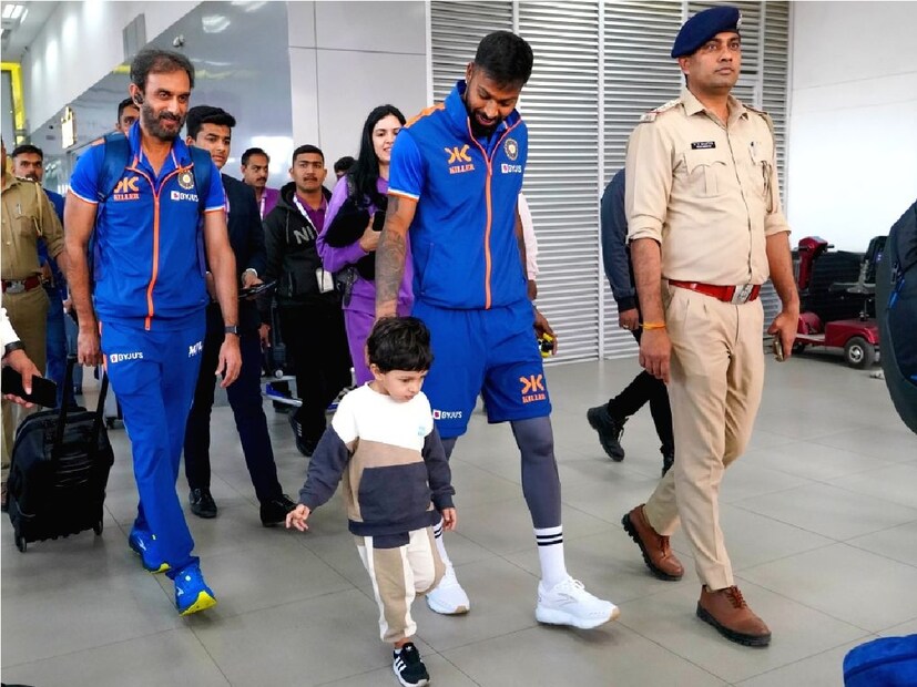 বাড়তি জিনিসি নিলে নিজেকে খরচ বহন করতে হবে: কোনও বাড়তি জিনিসের এক বা একাধিক ব্য়াগ নেওয়ার প্রয়োজন হলে সেইগুলি বেঙ্গালুরুর সেন্টার অফ এক্সিলেন্সে পাঠাতে হবে। সেখান থেকে অনুমতি মিললেই তা নিয়ে যাওয়া যাবে। তবে বাড়তি ব্যাগের খরচ নিজেকেই বহন করতে হবে।