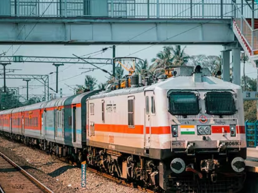 ৩. এর জন্য যেতে হবে এই ওয়েবসাইট (https://www.operations.irctc.co.in/ctcan/SystemTktCanLogin.jsf )-এ। ৪. এরপর কাউন্টার টিকিটে থাকে পিএনআর নম্বর এবং ট্রেনের নম্বরের পাশাপাশি সিকিউরিটি ক্যাপচা দিতে হবে গ্রাহককে। 