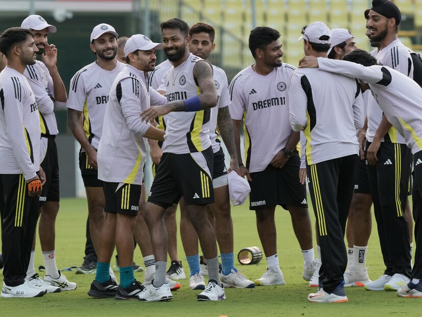 যদিও এক বছর আগে আজকের দিনে ফাইনাল ম্যাচে রান পাননি রোহিত শর্মা। সেই দিনটা ছিল বিরাট কোহলির। রোহিত সেদিন করেন ৫ বলে ৯ রান। বিরাট কোহলি ৭৬ রানের দুরন্ত ইনিংস খেলেন।