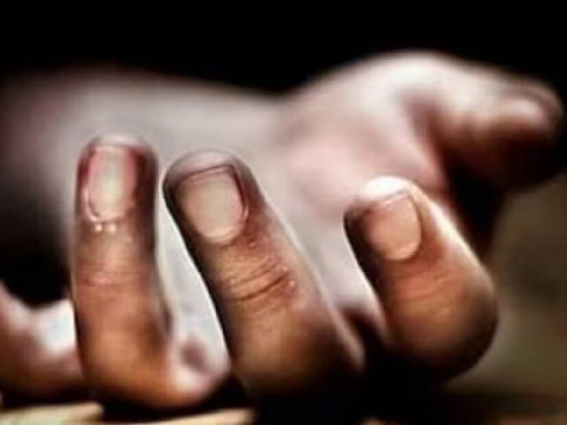 সঞ্জয় জানান, এই ধার দেওয়ার জন্যই পারিবারিক সম্পর্ক নষ্ট হয়ে যায় পরিবারের সঙ্গে দূরত্ব বাড়ে আর সেই নিয়েও সঞ্জয় মানসিক অবসাদে ভুগছিলেন। সপরিবারে আত্মহত্যার পথ সপ্তাহ দুয়েক আগে থেকেই পরিকল্পনা করছিলেন সঞ্জয়।