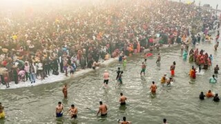 মহাকুম্ভে মানুষের ঢল, তিল ধারণের জায়গা নেই হোটেলে
