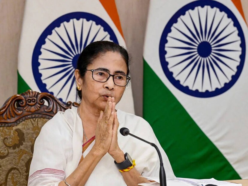 কলকাতা: রাজ্য বাজেটে 'নদী বন্ধন' নামে নতুন প্রকল্পের ঘোষণা করলেন অর্থমন্ত্রী চন্দ্রিমা ভট্টাচার্য। এর জন্য বরাদ্দ করা হয়েছে ২০০ কোটি টাকা। নদী কেন্দ্রিক মানুষের উন্নয়নের জন্যই এই প্রকল্প। নদীর ভাঙ্গন রোধে ২০০ কোটি টাকা বরাদ্দ। আবার ঘাটাল মাস্টার প্ল্যানের জন্যও ৫০০ কোটি টাকা বরাদ্দ করা হল। 