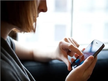 আবার বাড়ছে মোবাইল রিচার্জের খরচ, ৩০০ টাকার রিচার্জ বেড়ে কত হবে?