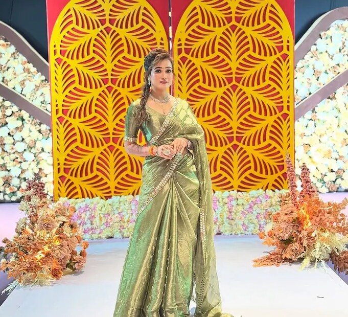 এককথায় এর উত্তর দিয়েছেন হর্ষা। আর সেটা হল “শান্তি।” জেট যুগে সবাই ছুটছে। প্রচণ্ড ব্যস্ত। শুধু কাজ আর কাজ। ব্যস্ততাই যেন হয়ে উঠেছে মানুষের সবচেয়ে বড় শত্রু। জীবন থেকে হারিয়ে গিয়েছে সুখ, শান্তি। হর্ষা যেন সেই শান্তিরই খোঁজে বেছে নিয়েছেন সাধ্বীর জীবন।