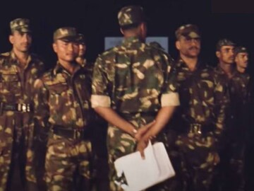 পর্দায় নয়, সত‍্যিই কার্গিল যুদ্ধে লড়েছেন এই অভিনেতা! চিনতে পারছেন নায়ককে?