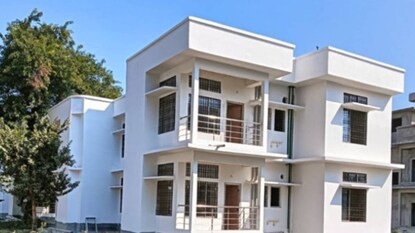 গুরুত্বপূর্ণ পদক্ষেপ হল নতুন কোয়ার্টার নির্মাণের পাশাপাশি বাকি স্টাফ কোয়ার্টারগুলি পুনর্নির্মাণ গুরুত্বপূর্ণ পদক্ষেপ হল নতুন কোয়ার্টার নির্মাণের পাশাপাশি বাকি স্টাফ কোয়ার্টারগুলি পুনর্নির্মাণ