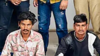 মোবাইলের লোকেশন ট্র্যাক করে কয়েক ঘণ্টার মধ্যেই পুলিশ তাদের ধরে ফেলে মোবাইলের লোকেশন ট্র্যাক করে কয়েক ঘণ্টার মধ্যেই পুলিশ তাদের ধরে ফেলে