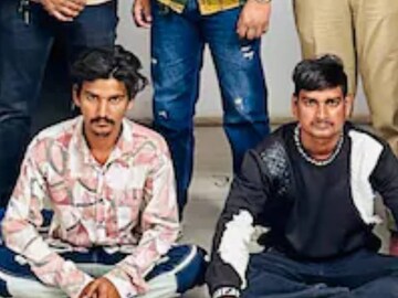 মোবাইলের লোকেশন ট্র্যাক করে কয়েক ঘণ্টার মধ্যেই পুলিশ তাদের ধরে ফেলে