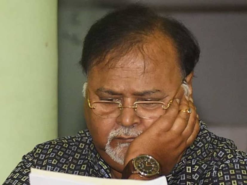 প্রাথমিক নিয়োগ দুর্নীতি মামলায় জামিন পেলেন পার্থ চট্টোপাধ্যায়। নিয়োগ দুর্নীতির সমস্ত মামলায় জামিন পার্থর। 