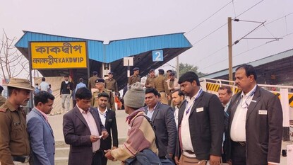 টিকিট চেকিং ড্রাইভ আয়োজন করা হয়েছে টিকিট চেকিং ড্রাইভ আয়োজন করা হয়েছে